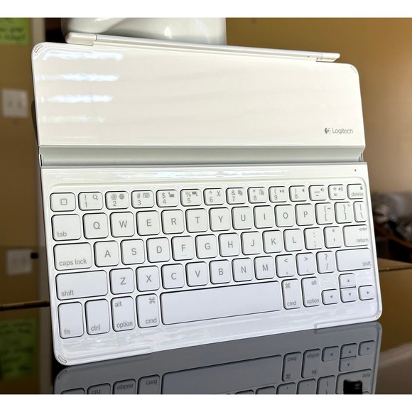 White Logitech Ultrathin Bluetooth Keyboard Tablet Cover Low Profile iPad 2/3/4 - Picture 1 of 12